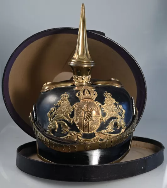 Bavarian Infantry Officers Pickelhaube with Case Visuel 1 principal